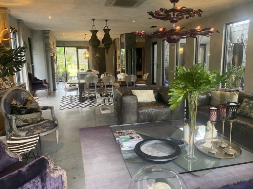 Izmir Oasis, Templestowe 17