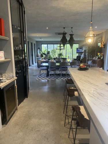 Izmir Oasis, Templestowe 22