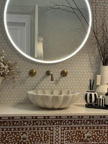 Betty guest bathroom1