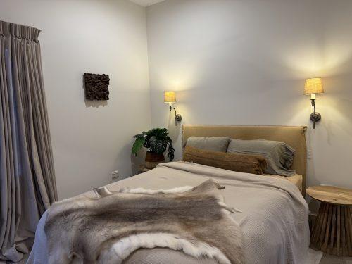 Betty guest room6