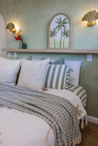 Pink Champagne, Tugun-23