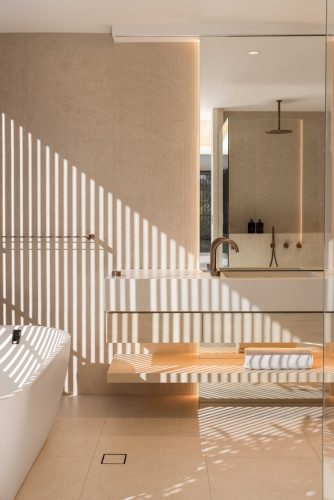Levity, Carrara_45