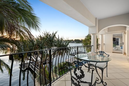Love Song, Surfers Paradise - 11