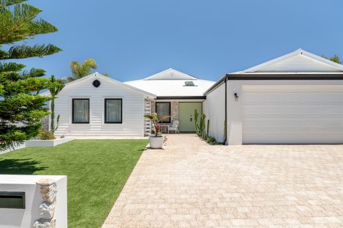 Facade driveway garage garden established