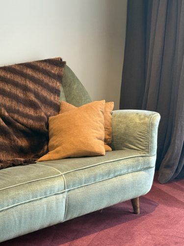 MAIN BEDROOM AND WIR8