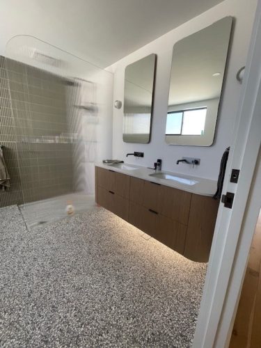 Main Bathroom3