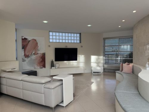 ARES LIVING10