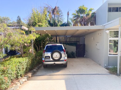 facade garage driveway