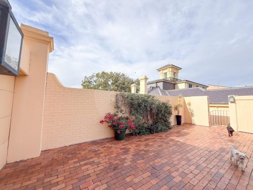 Queens Gambit, Randwick 25