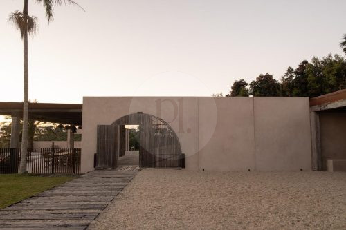 Damia, Byron Bay NEW 2