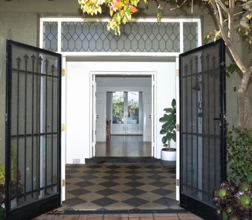 facade garage driveway