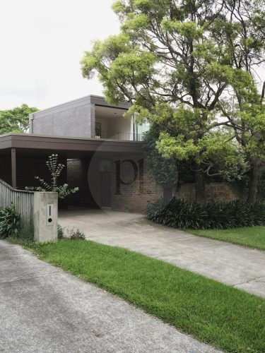 facade garage driveway