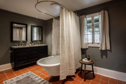 The Lafayette, Lauriston 18 bathroom