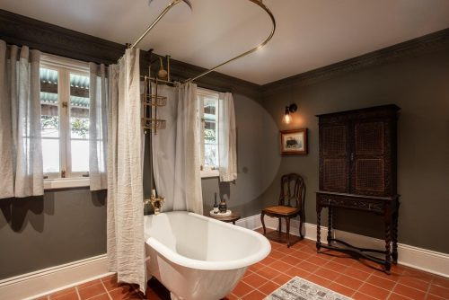 The Lafayette, Lauriston 19