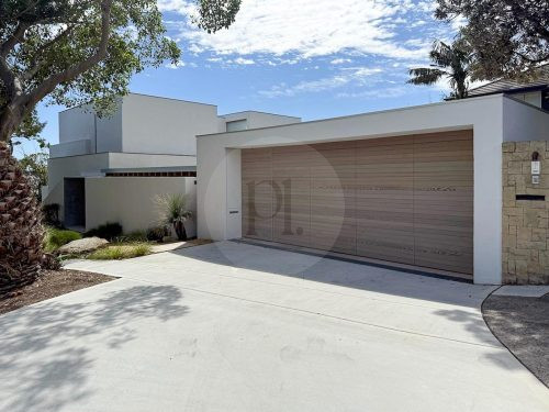 facade garage driveway