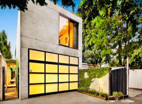 facade garage driveway