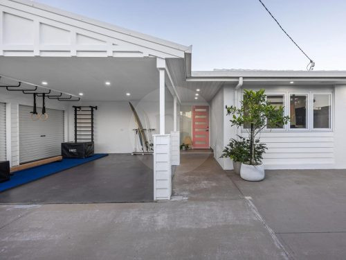 facade garage driveway