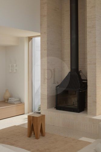 Liora, Caulfield South-32