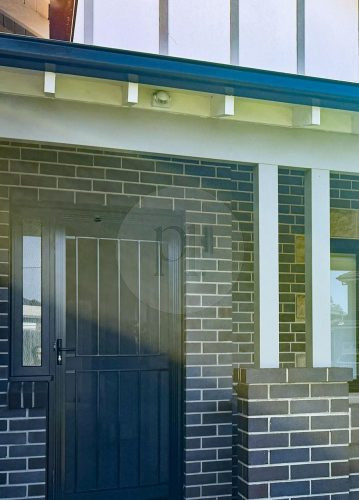 Facade garage driveway