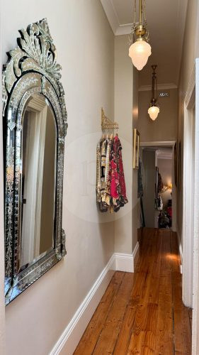 Hollywood Glamour, Collingwood - Hallway