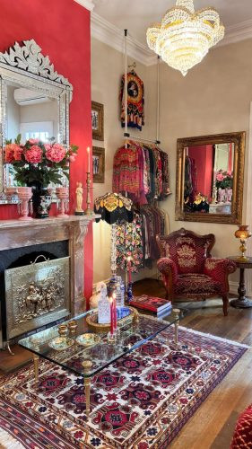 Hollywood Glamour, Collingwood - Lounge room - 6