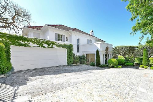 facade garage driveway