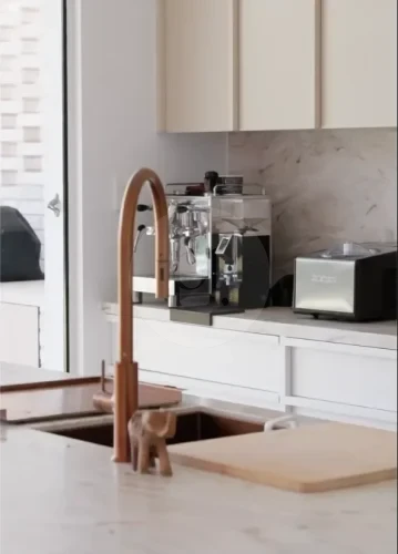 Manyana, Bondi