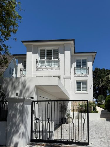 facade garage driveway