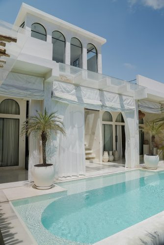 facade garage driveway pool