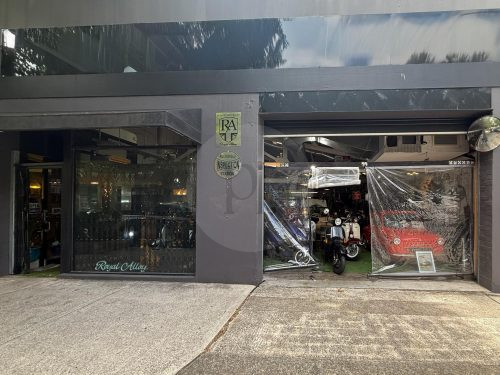 facade garage driveway