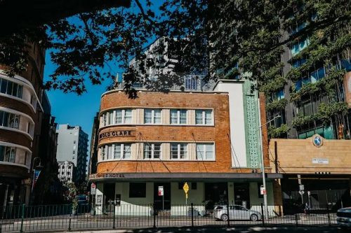 facade garage driveway
