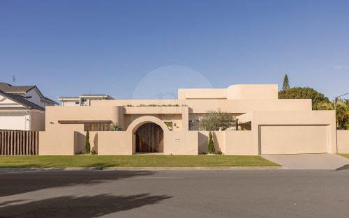 facade garage driveway
