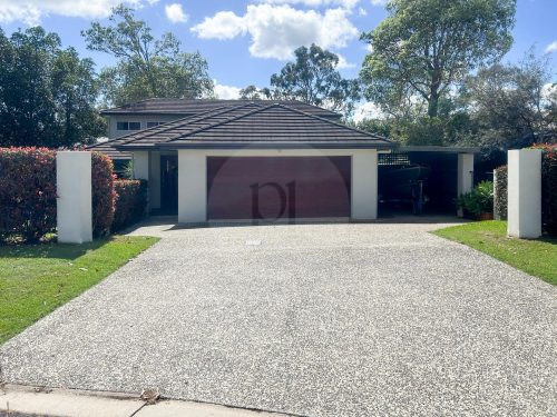 facade garage driveway