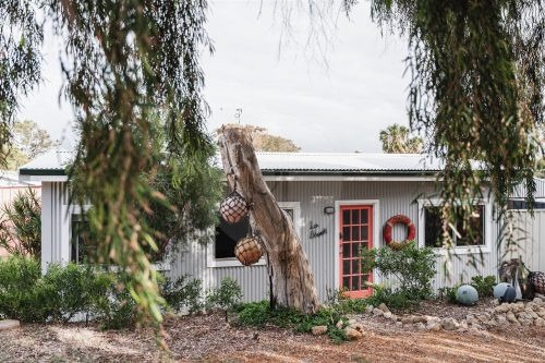 Shoreline Shack, Falcon 14