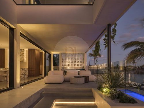 Zaria, Broadbeach Waters75