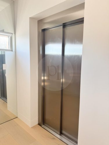 Modern Luxury, Woodforde 18
