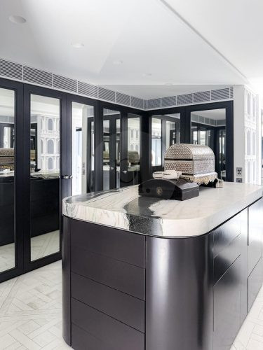 Platinum, Point Piper 156