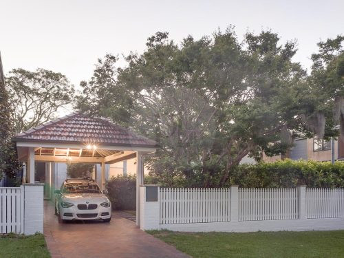 facade garage driveway
