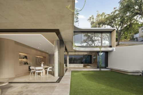 dining space backyard