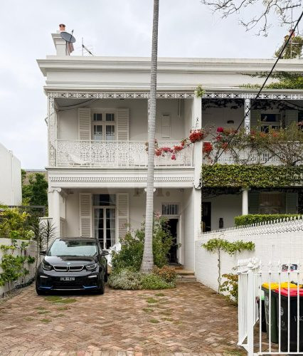 facade garage driveway