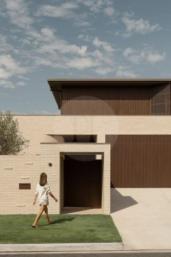 facade garage driveway
