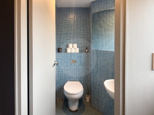 bathroom 