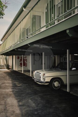 facade garage driveway
