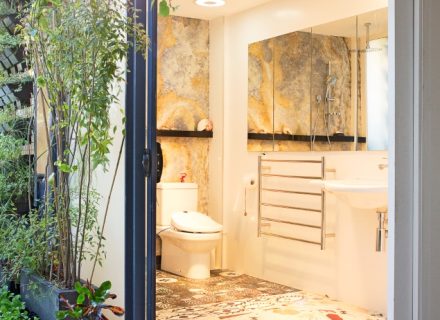 12_Bathroom2.jpg