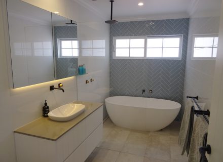 17_Bathroom1.jpg