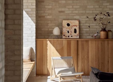 A Stone's Throw, Northcote 7