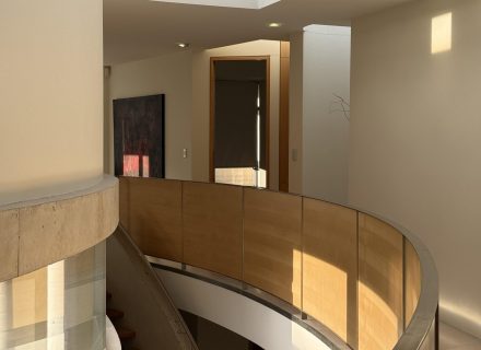 ARES HALLWAY58