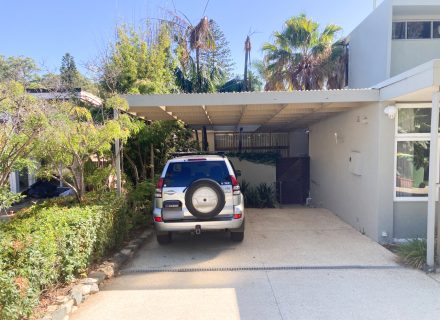 facade garage driveway
