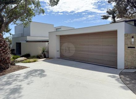 facade garage driveway