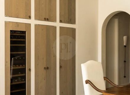 Amulet, Rose Bay 66 EDIT